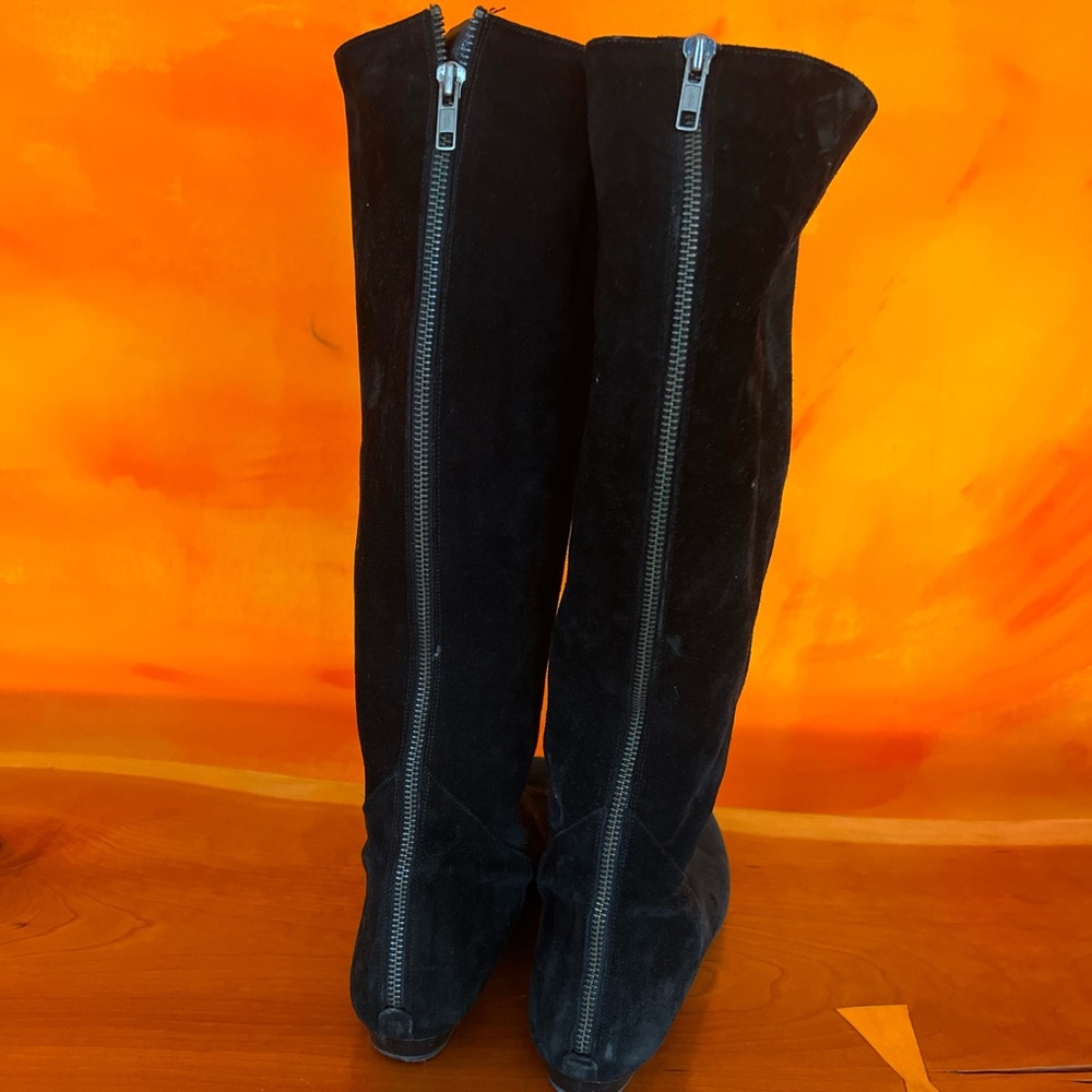 Delman Women’s Black suede knee high tall boots with zipper size 8.5 fall chic